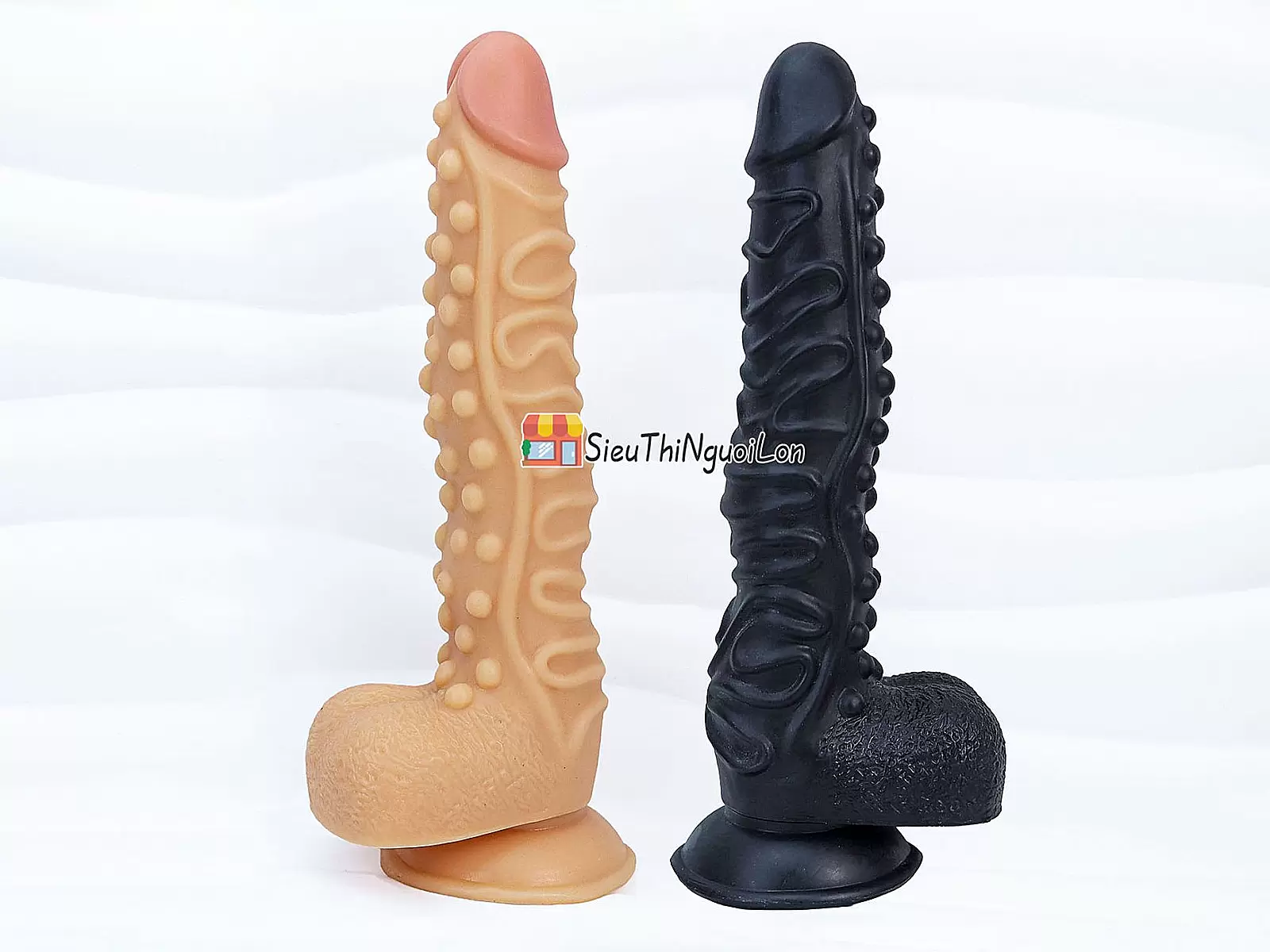 Cu giả có đế gân guốc siêu khủng