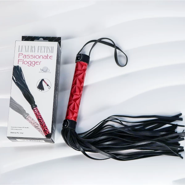 Đồ chơi bạo dâm roi da kích thích dành cho nam nữ