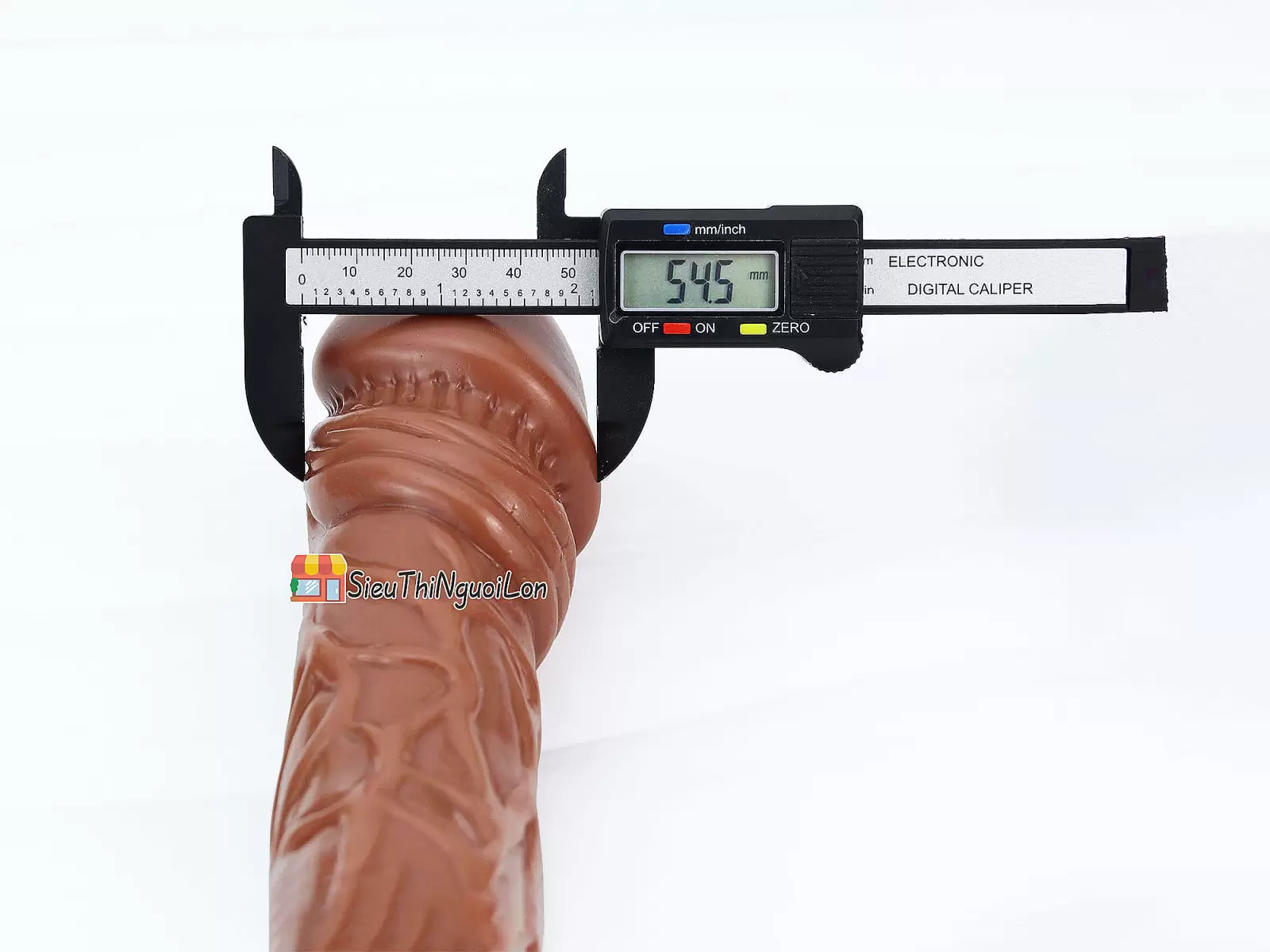 Dương vật giả có đế size cực khủng màu da