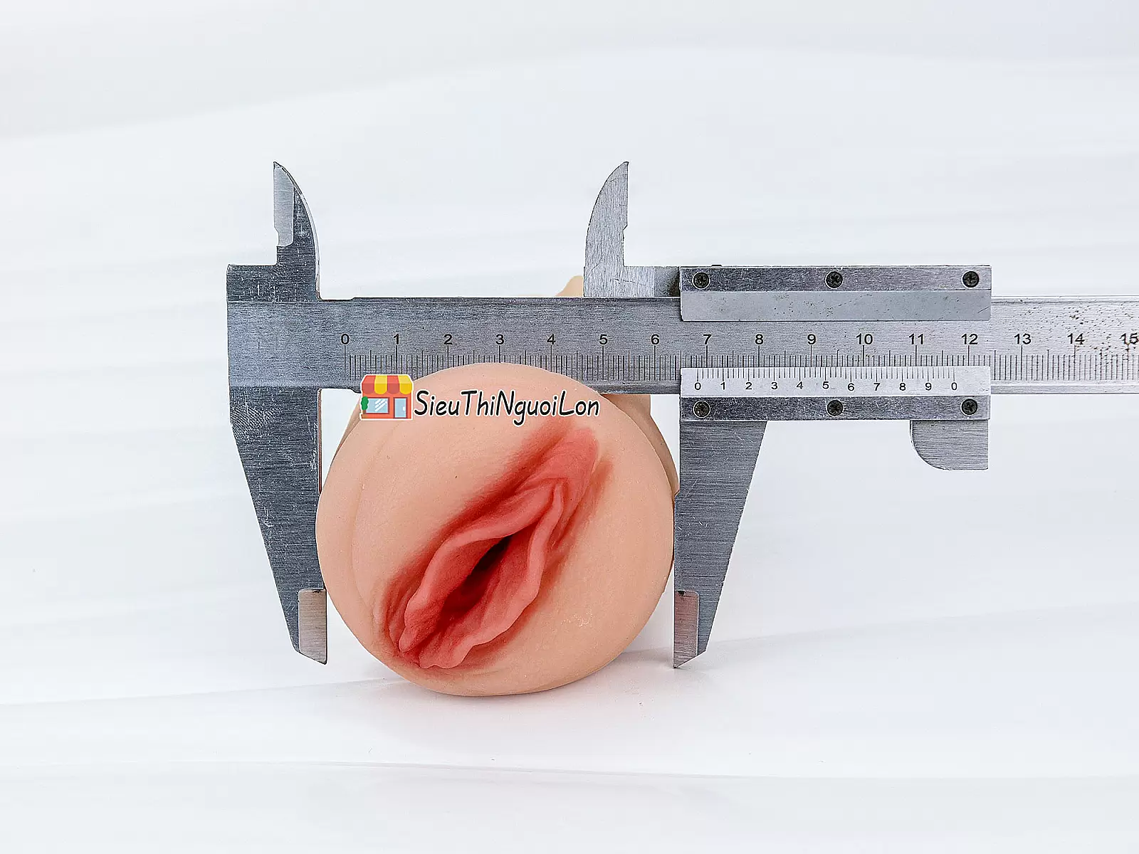 Bướm giả nguỵ trang chai rượu Premium kín đáo, tiện lợi và chân thật