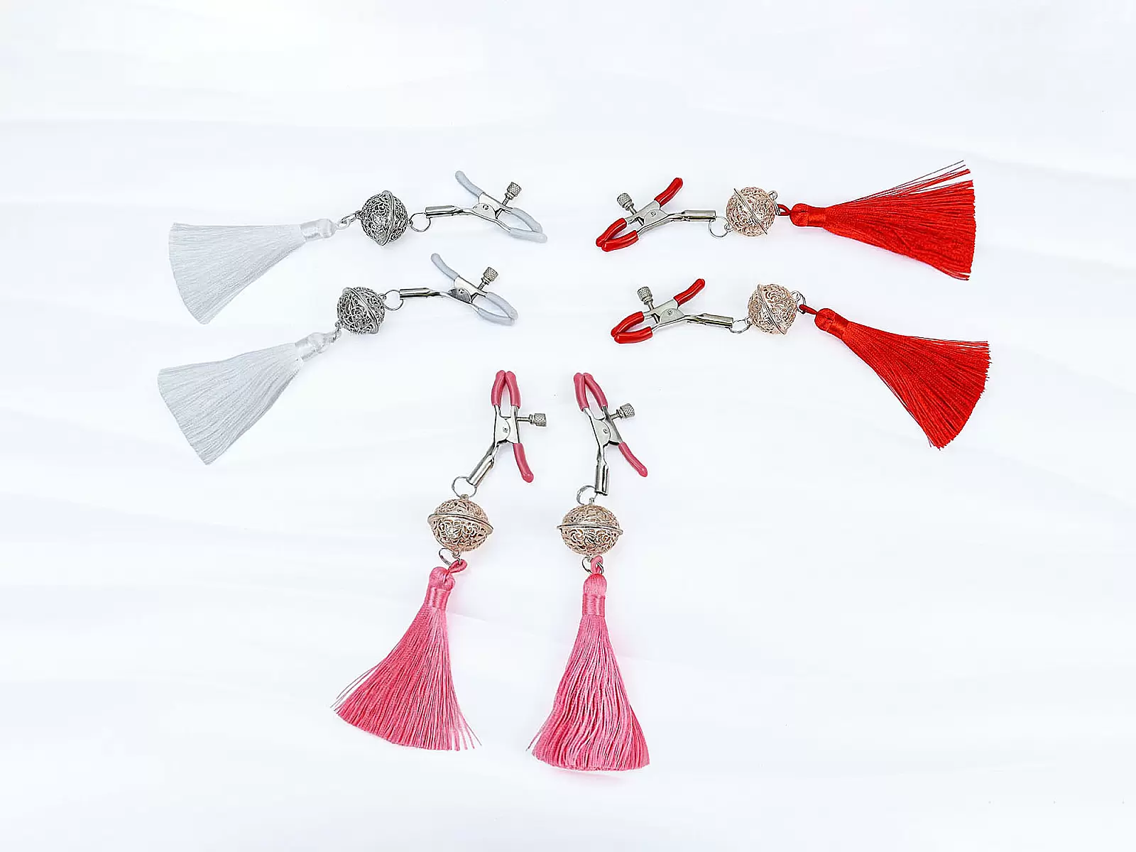 Lục lạc kẹp ti bạo dâm 3 màu kích thích dành cho nữ