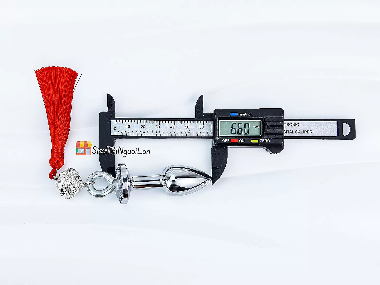 Đồ chơi kích hậu inox cao cấp kèm tua đỏ quyến rũ