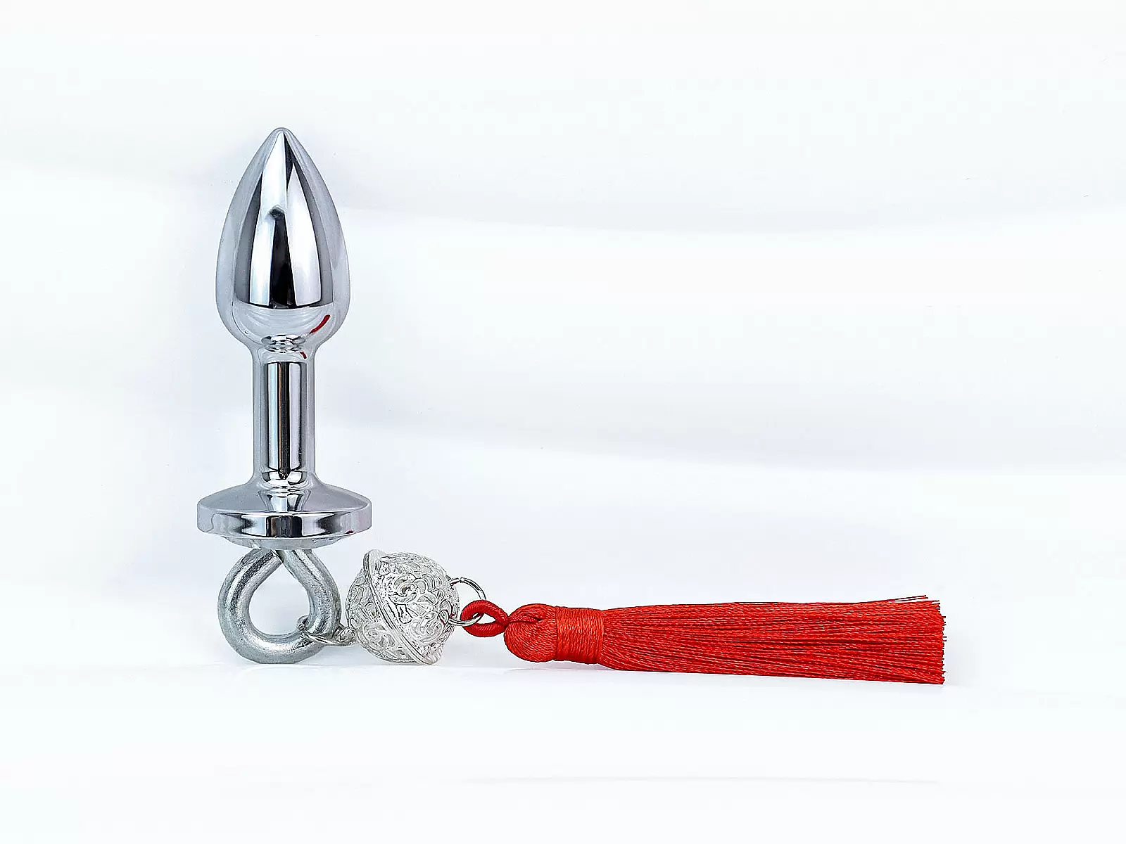 Plug inox kèm tua đỏ – hậu môn BDSM sang trọng
