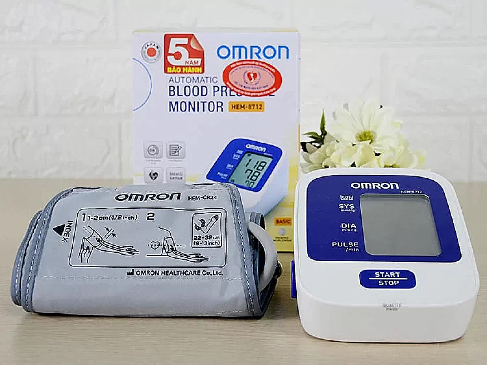 Máy đo huyết áp bắp tay Omron HEM-8712 – tự động cơ bản